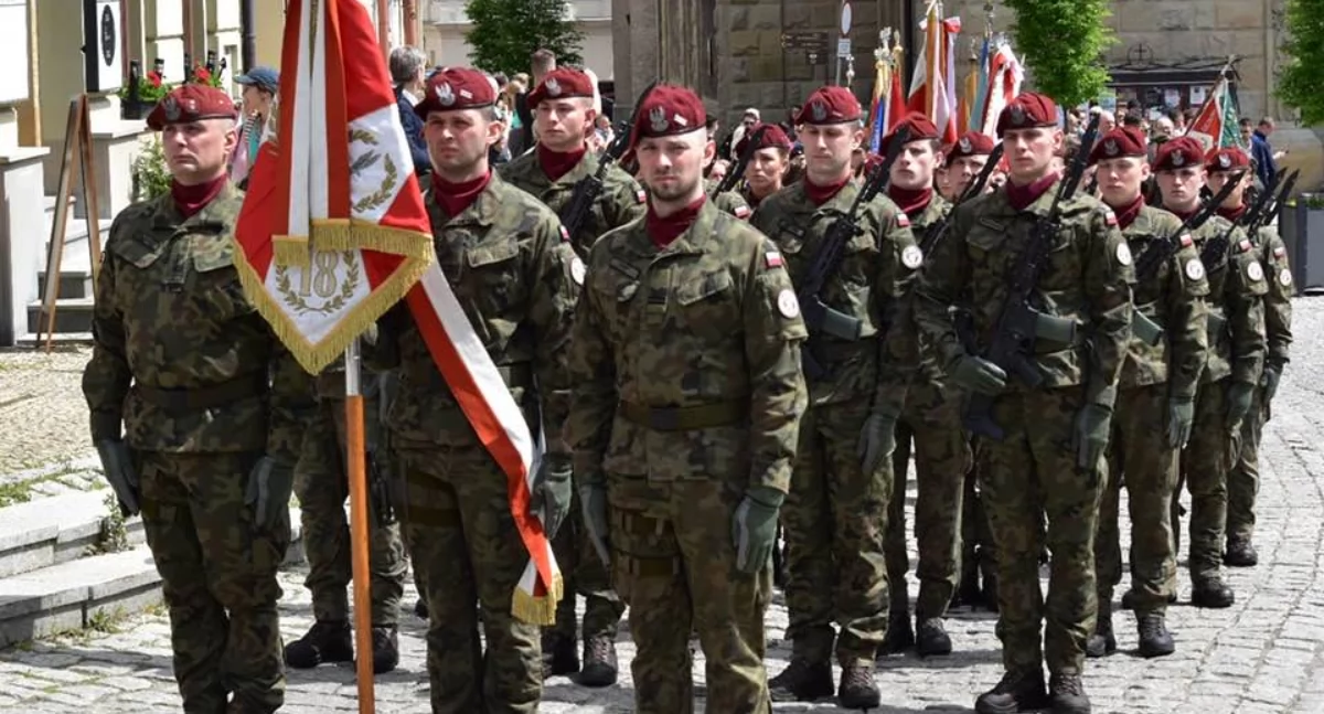 Wojsko i militaria, Święto Wojska Polskiego Bielsku Białej Piknik uroczystości Placu Wojska Polskiego - zdjęcie, fotografia