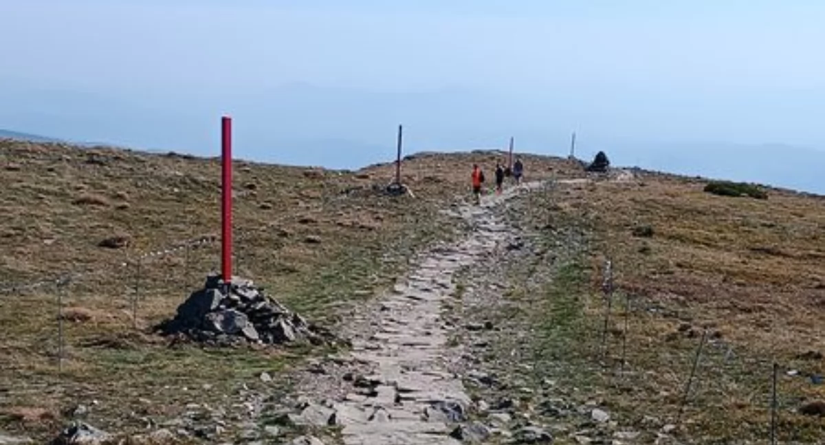 Beskidy, Babia Góra lepiej oznakowana Dlaczego tyczki kierunkowe ważne - zdjęcie, fotografia