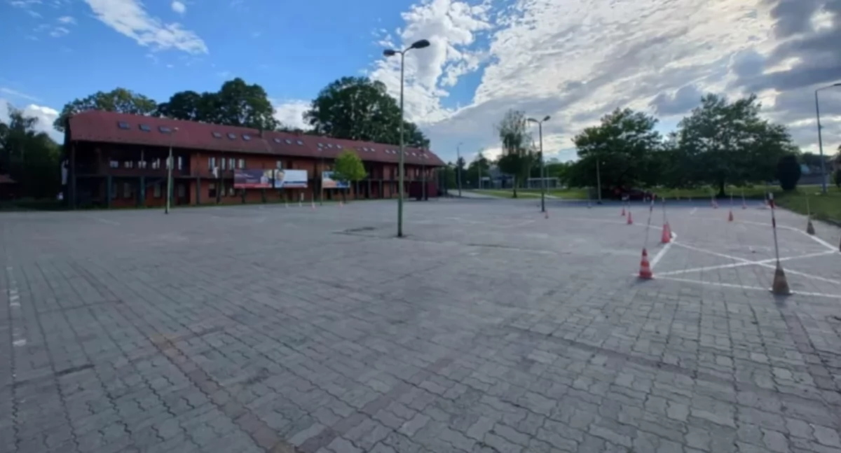 Polityka i samorząd, otwarty przeciwko budowie nowej siedziby Teatru Banialuka planowanej przez miasto lokalizacji - zdjęcie, fotografia