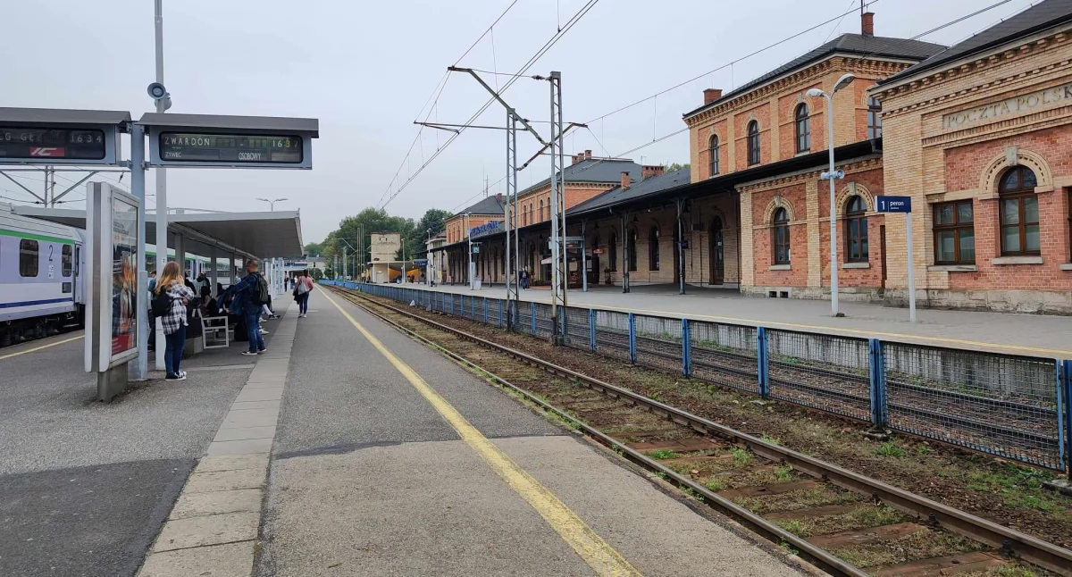 Komunikacja, Komunikaty głosowe bielskim dworcu niezrozumiałe Radna interweniuje - zdjęcie, fotografia