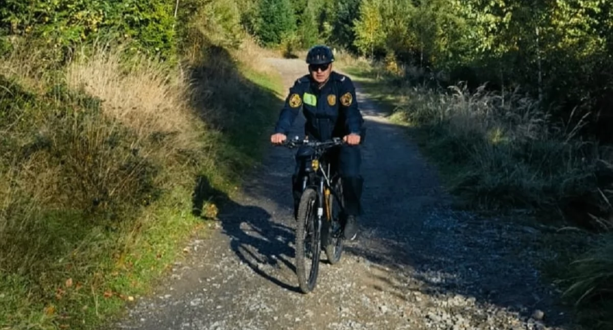 Beskidy, Straż Miejska Bielsku Białej patroluje rowerach - zdjęcie, fotografia
