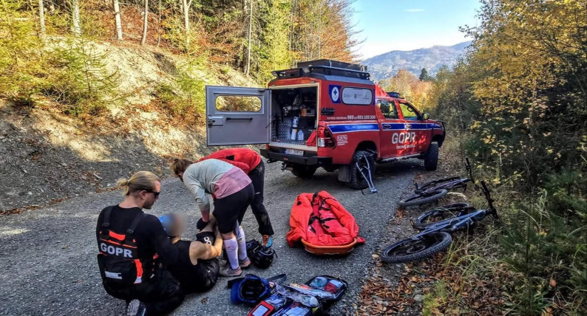 Beskidy, Jesienna zachęca wyjścia Beskidy Ratownicy mają pełne ręce roboty - zdjęcie, fotografia