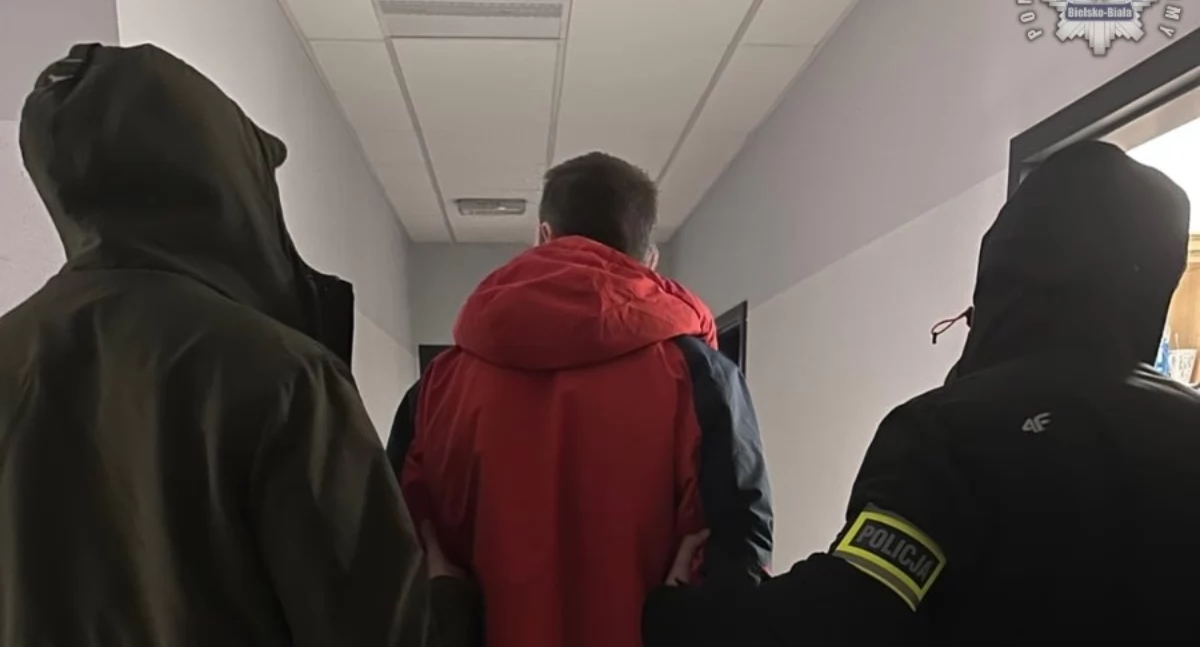 Policja, Policjanci Bielska Białej zatrzymali ukrywającego przestępcę - zdjęcie, fotografia