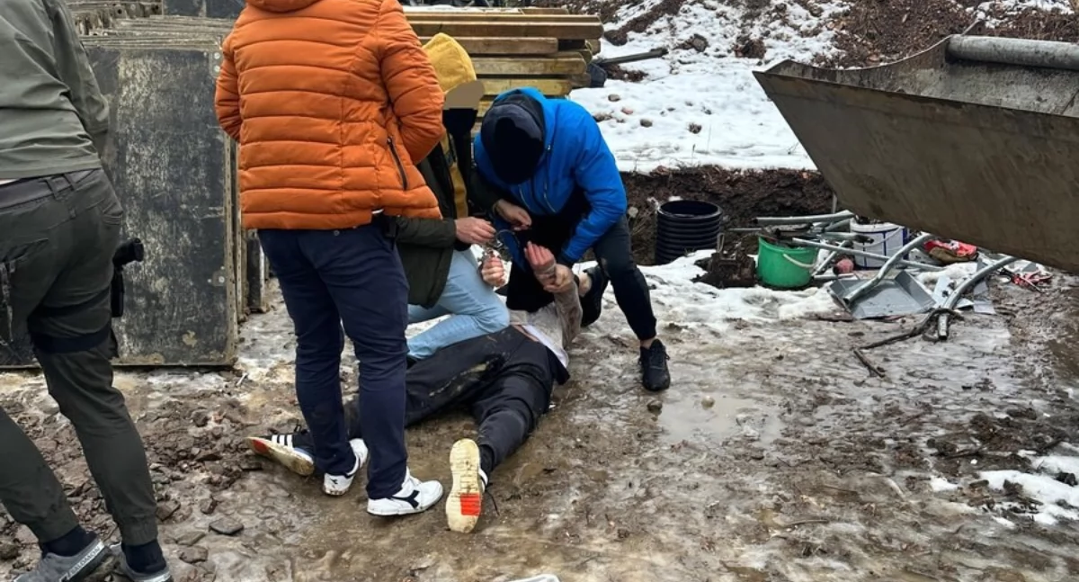 Policja, Złodziej płyt szalunkowych rękach bielskich policjantów - zdjęcie, fotografia