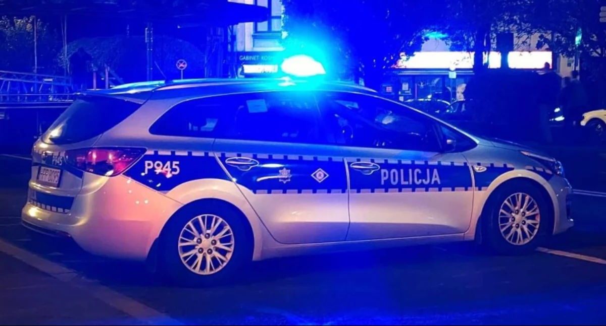 Wypadki drogowe, Pijany kierowca siebie wezwał policję Nietypowe zgłoszenie numer alarmowy Żywcu - zdjęcie, fotografia