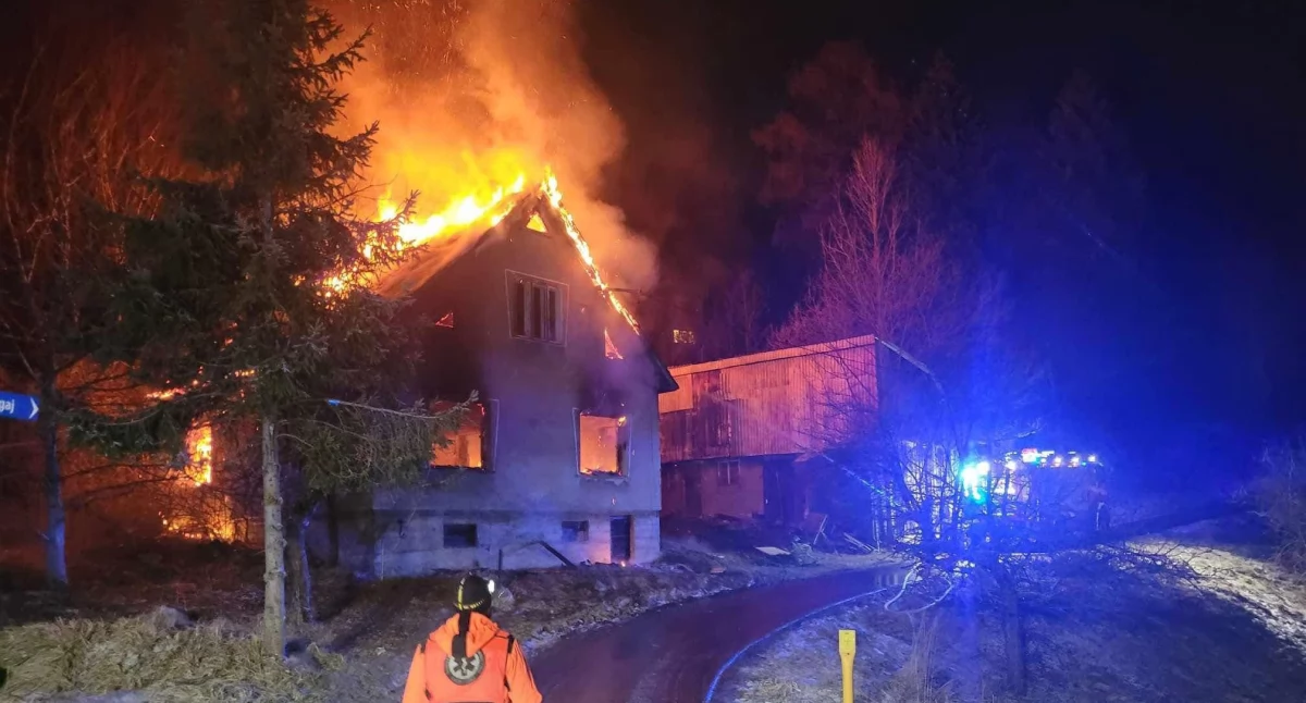 Straż pożarna, Tragiczny pożar Lipowej ogniu stanął budynek mieszkalny zginął letni mężczyzna - zdjęcie, fotografia