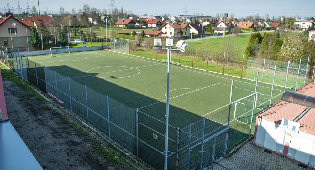 Nauka i edukacja, Rewitalizacja Orlików Czechowicach Dziedzicach Powiat bielski inwestuje sportową infrastrukturę szkolną - zdjęcie, fotografia