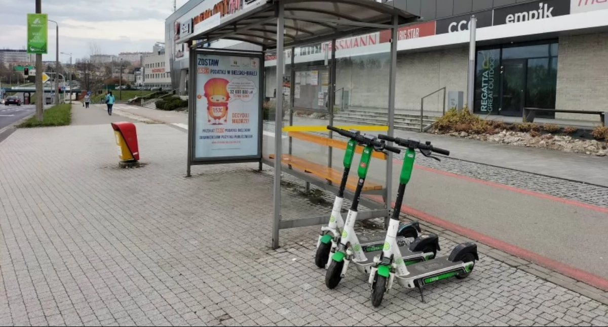Motoryzacja, Elektryczne hulajnogi wracają Bielska Białej Bezpieczeństwo zasady parkowania - zdjęcie, fotografia