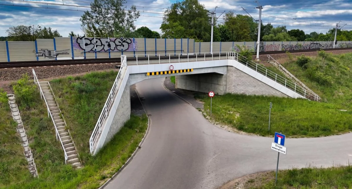 Utrudnienia drogowe, Ćwiczenia przeciwpowodziowe Zapora Tymczasowe utrudnienia ruchu - zdjęcie, fotografia