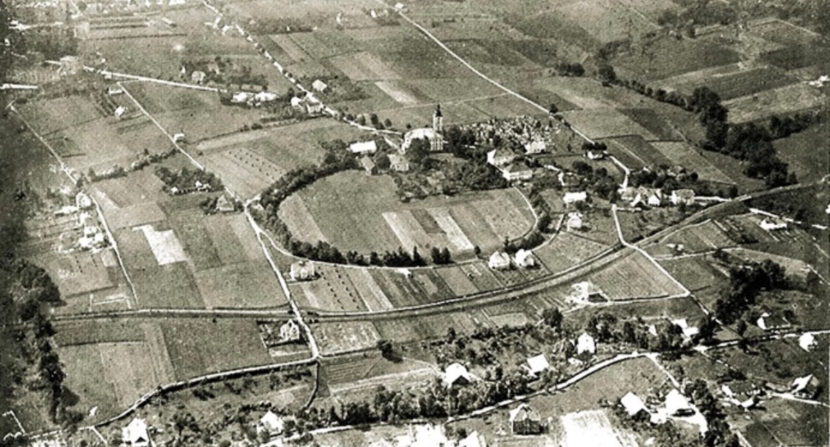 Grodzisko w Starym Bielsku w okresie przedwojennym wg J. Żurowski, R. Jakimowicz, Atlas grodzisk i zamczysk śląskich 1939. 
