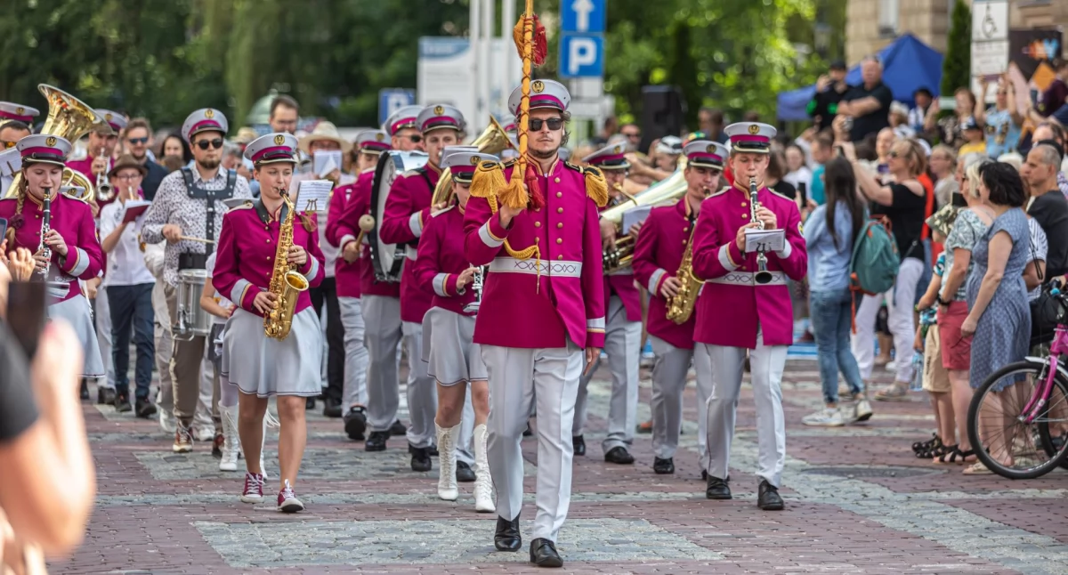 Koncerty, Jazzowe święto Bielsku Białej Zadymkowa parada niedzielę - zdjęcie, fotografia