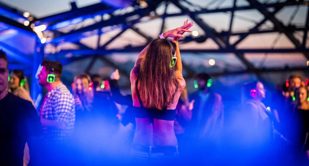Imprezy, Silent disco dachu Cavatina muzyki emocji miejskiej energii - zdjęcie, fotografia