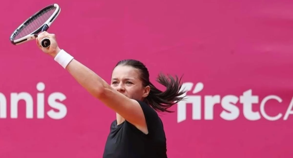 Tenis, Chwalińska triumfuje turnieju Montreux - zdjęcie, fotografia