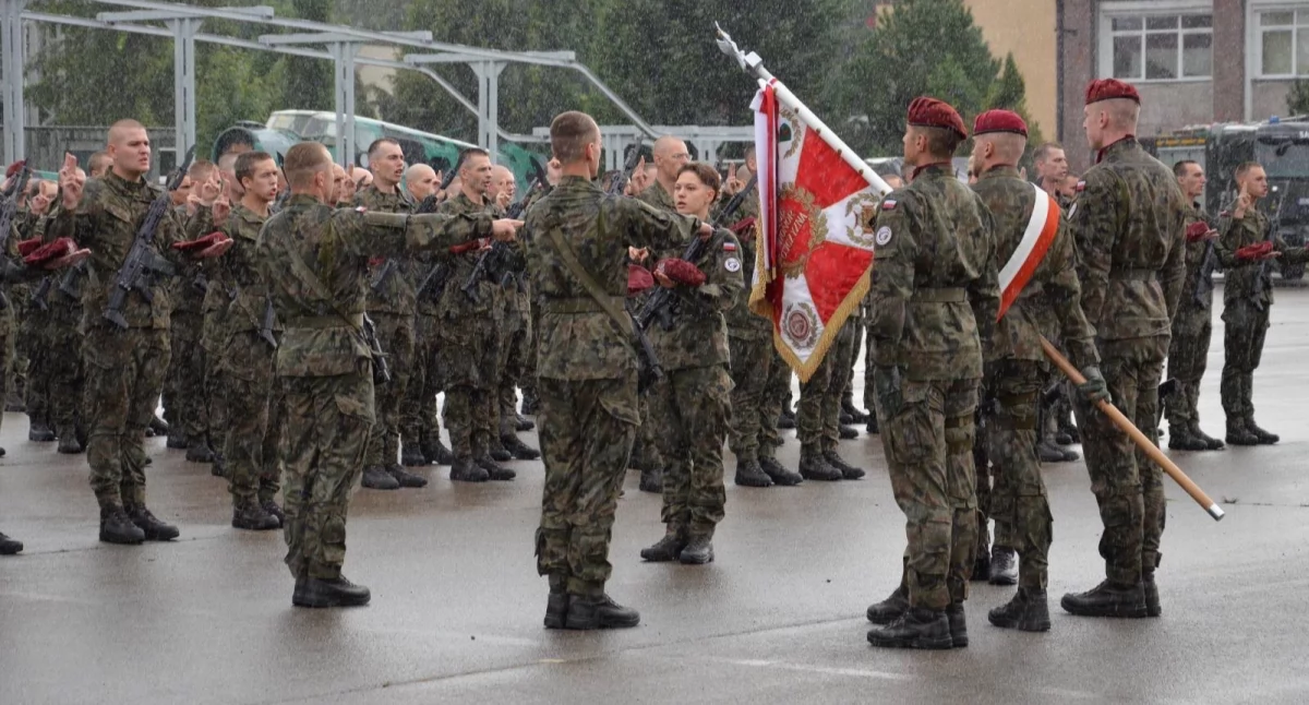 Wojsko i militaria, Bielscy Spadochroniarze złożyli przysięgę wojskową Uroczystość garnizonie - zdjęcie, fotografia