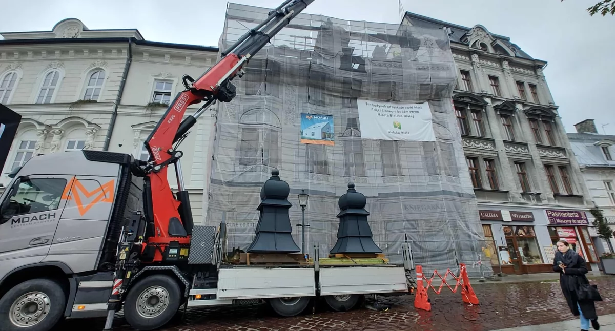 Historia, Zabytkowa kamienica centrum Bielska Białej odzyskuje przedwojenny wygląd - zdjęcie, fotografia