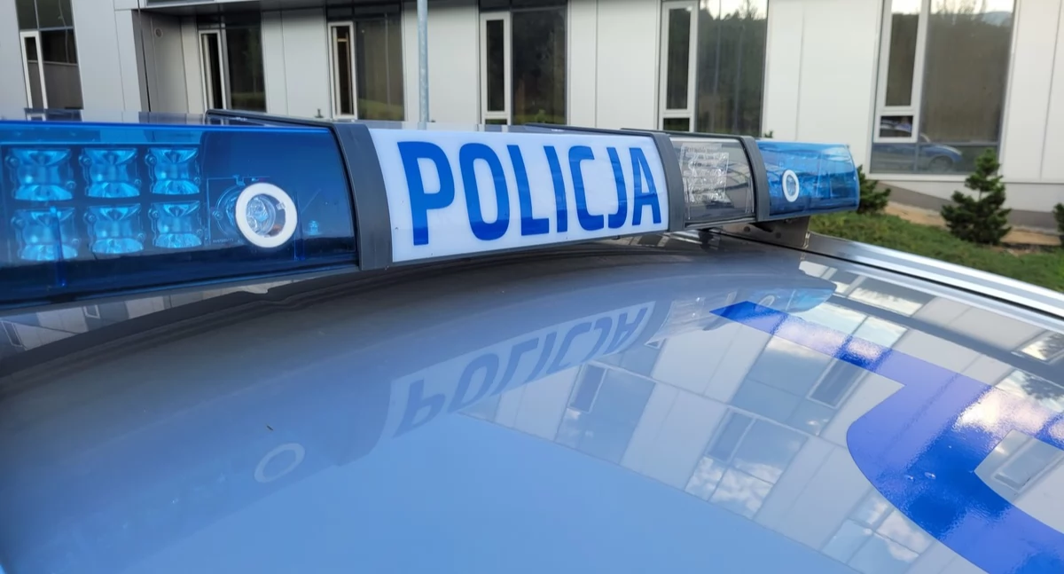 Policja, latek szantażował letnią dziewczynę zatrzymany przez policję - zdjęcie, fotografia