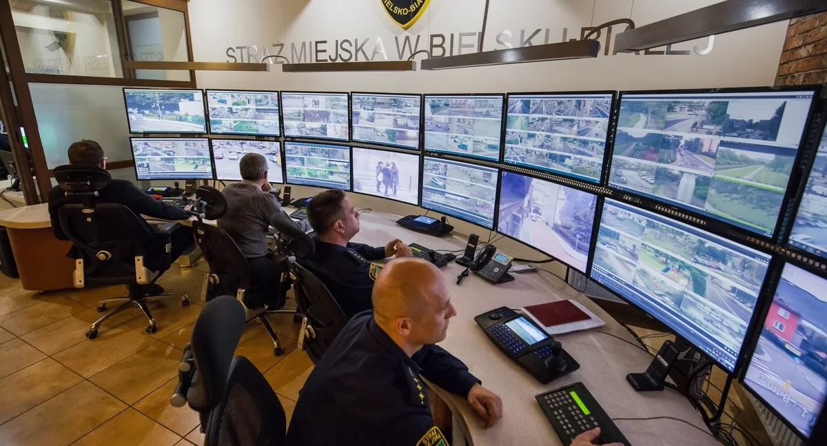 Policja, Kradzież telefonu przystanku Partyzantów sprawca zatrzymany dzięki monitoringowi miejskiemu - zdjęcie, fotografia