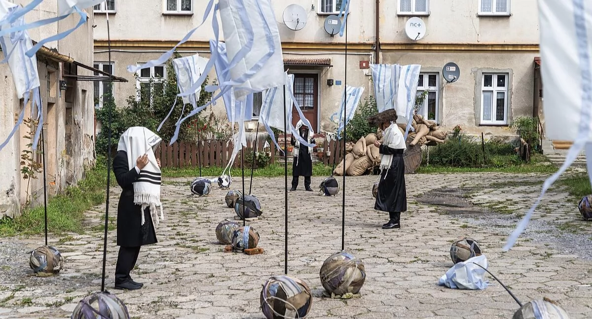Spotkania i wystawy, Historia ukryta murach Teatr Polski przypomina pralni obozu Auschwitz‑Birkenau Listopada - zdjęcie, fotografia