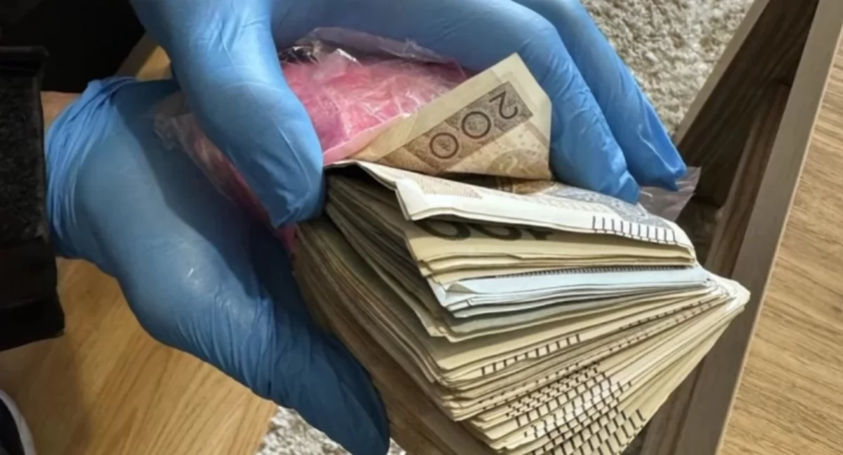 Policja, 73‑latka straciła ponad Prokuratura prowadzi śledztwo - zdjęcie, fotografia