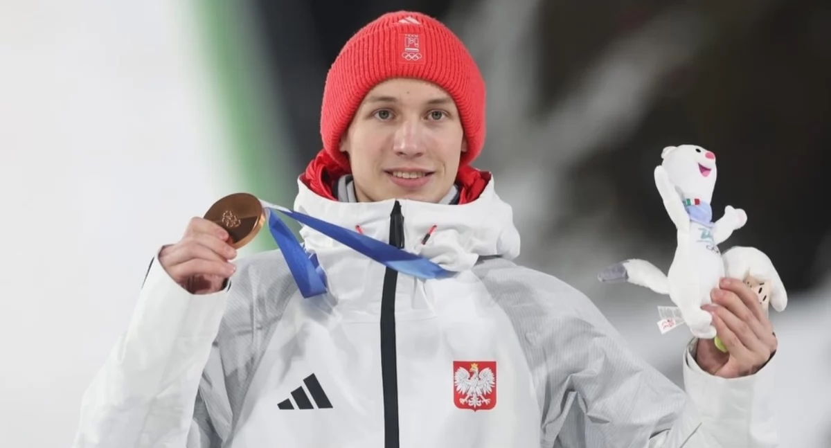 Skoki narciarskie, Uroczyste powitanie potrójnego medalisty olimpijskiego Kacpra Tomasiaka Gminie Wilkowice - zdjęcie, fotografia