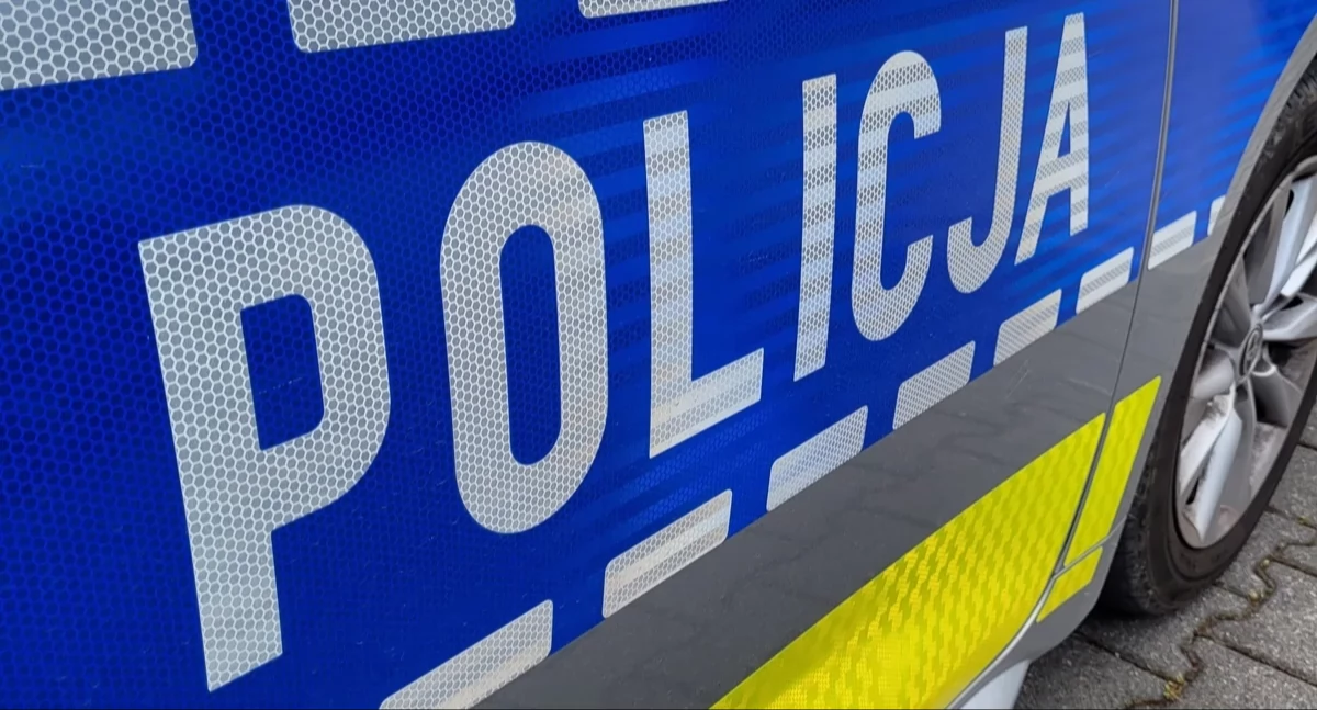 Policja, Podejrzane osoby samochodem krążą okolicy Zgłoszenia mieszkańców rejonu Andersa Sobieskiego - zdjęcie, fotografia