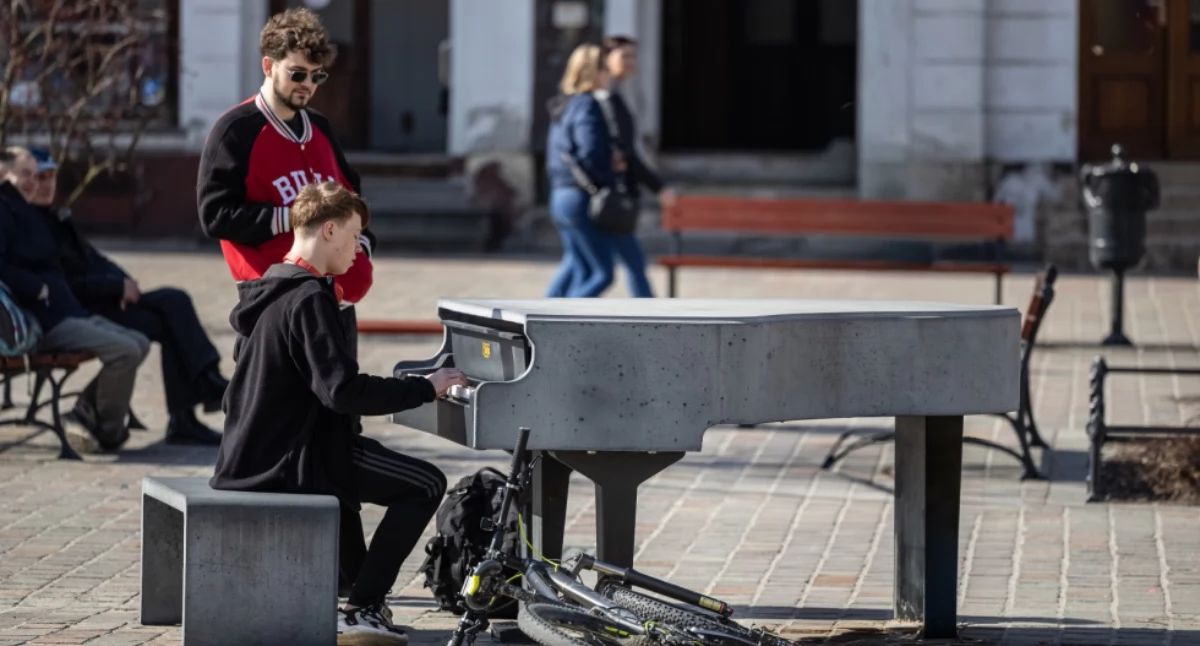 Atrakcje, Fortepian Placu Wojska Polskiego znów działa Instrument naprawiony akcie wandalizmu - zdjęcie, fotografia