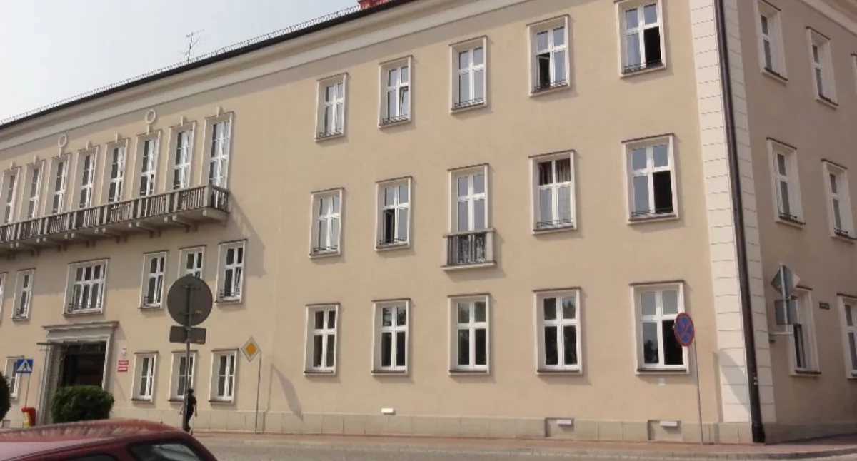 Policja, Wyrok członków grupy wyłudzającej pieniądze metodą policjanta Bielski Okręgowy skazał osób - zdjęcie, fotografia