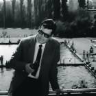 Zbigniew Cybulski na tle bielskiej Panoramy, kadr z filmu „Jutro Meksyk”, 1966 rok.