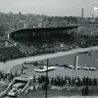 Wyścig kolarski na stadionie BKS Stal. Kadr w filmu „Zawsze w niedzielę”, rok 1965.