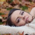 girl-lying-down-2010387_640