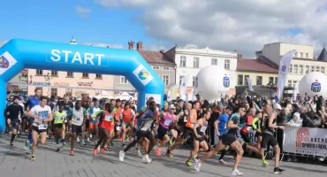 23 marca Półmaraton dookoła Jeziora Żywieckiego 2025 | Na trasie szykują się utrudnienia