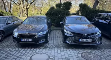 Ponowna próba sprzedaży samochodów Urzędu Miejskiego w Bielsku-Białej. Wśród ofert służbowa Toyota prezydenta miasta