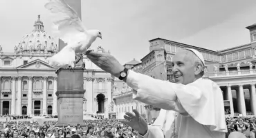 Uroczysta msza święta w Bielsku-Białej za zmarłego papieża Franciszka