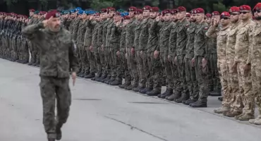 Bielscy Spadochroniarze wyruszyli na misję: uroczyste pożegnanie 52. zmiany PKW KFOR