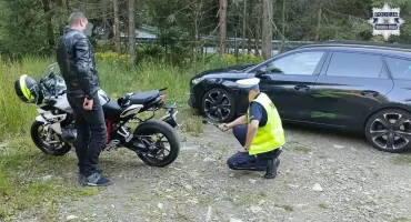 Kontrole hałasu na drogach Bielska-Białej. Policja reaguje na uciążliwe pojazdy