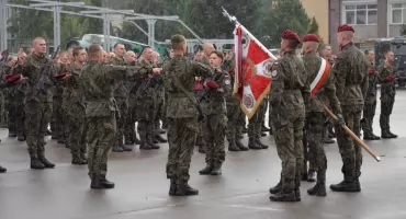 Bielscy Spadochroniarze złożyli przysięgę wojskową. Uroczystość w garnizonie
