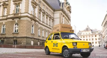 IKEA urządza się w Bielsku-Białej – żółty Maluch zapowiada otwarcie nowego sklepu