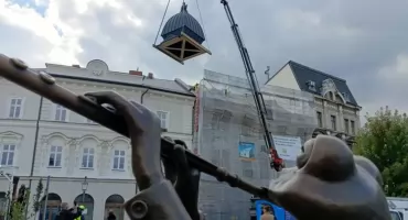 Historyczny hełm wrócił na dach kamienicy przy ul. 11 Listopada w Bielsku-Białej