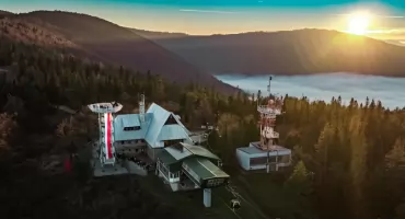 Największa w regionie flaga Polski w regionie zawisnęla na Szyndzielni