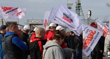 Pikieta przed PG Silesia. Pracownicy protestują przeciwko zwolnieniom i domagają się realizacji porozumienia