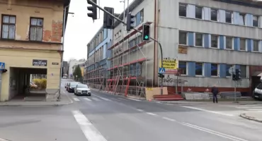 Awaryjne zamknięcie chodnika przy ul. Piłsudskiego. Utrudnienia potrwają około dwóch tygodni