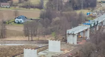 Modernizacja linii kolejowej 93 nabiera tempa. 1,7 mld zł na lepsze połączenia z Czechami