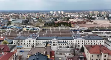 Dworzec kolejowy w Czechowicach‑Dziedzicach po remoncie. Historyczny obiekt odzyskał blask i zyskał nowe funkcje