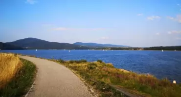 Trwa budowa 50 km tras rowerowych wokół Jezior Żywieckiego i Międzybrodzkiego